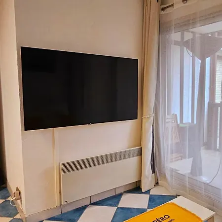 Armorial Studio, 100m Des Planches De Apartment