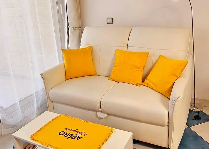 Armorial Cosy 100m Apartment *